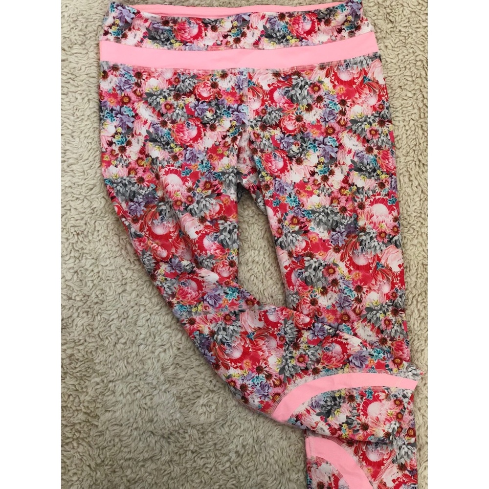 Super cute Lululemon leggings! Worn only once!